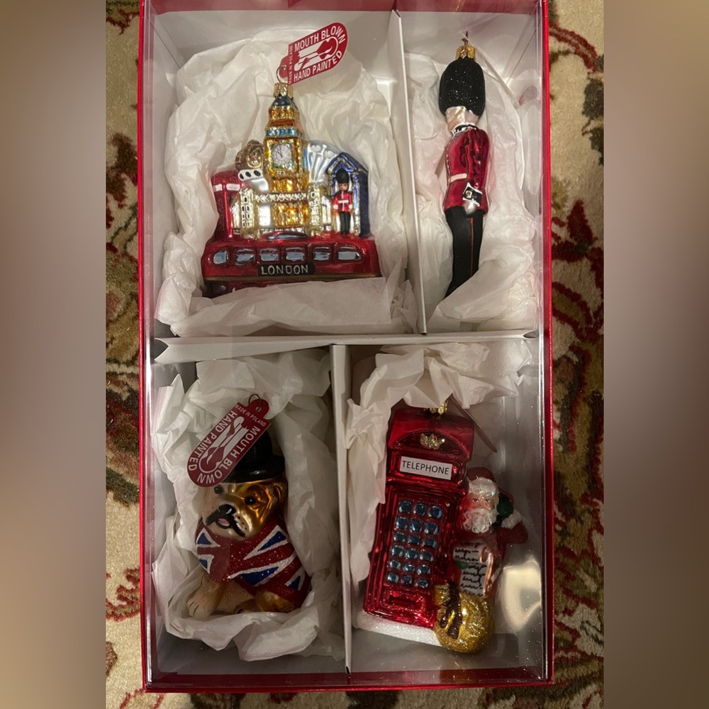 Neiman Marcus Red Gift Box London England Themed Ornaments Pristine Condition - Picture 2 of 9